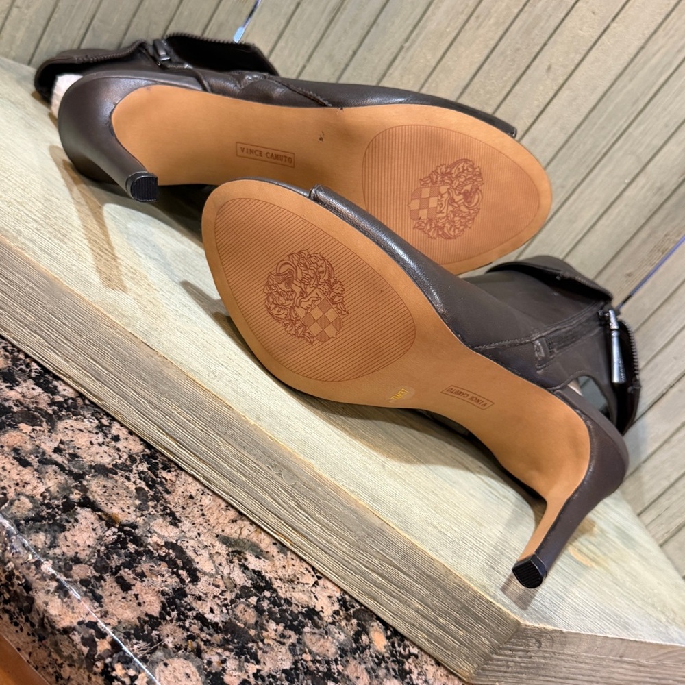 New Vince Camuto Grey Leather Peep-Toe Ankle Heels 7M - Picture 10 of 11